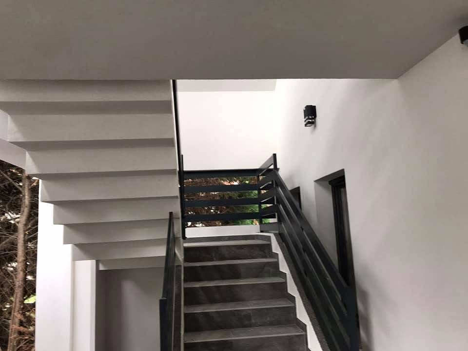 Kültéri gipszbeton lépcső